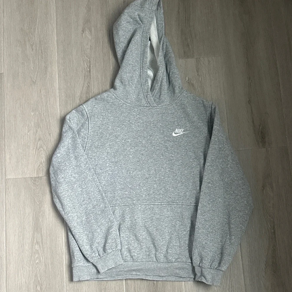 NIKE  Gray Kids Hoodie Youth XL